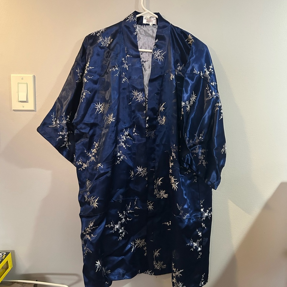 Woman’s Blue Floral Kimono Robe